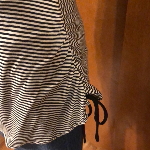 Asymmetrical Black / Cream Striped Top - Picture 2 of 6